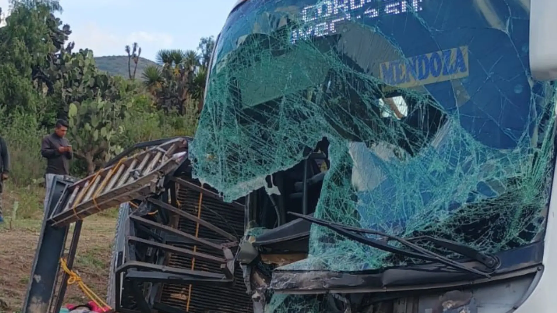 Tres muertos y más de 20 heridos deja accidente sobre carretera federal